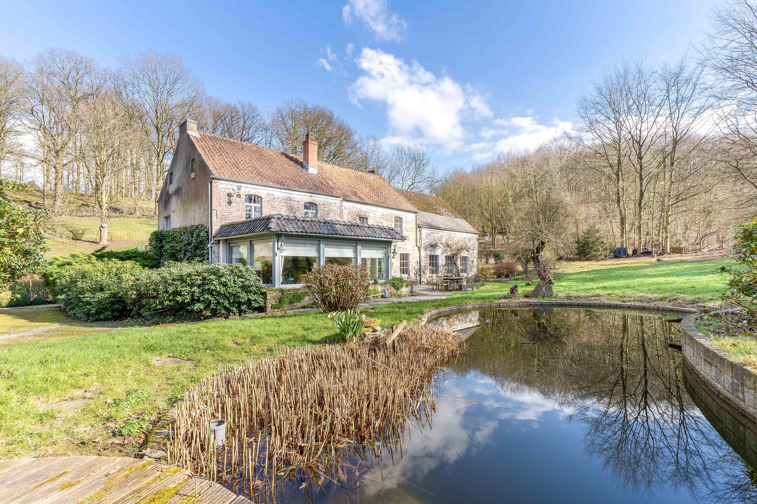 Maison de campagne au bord d’un étang, AL Studio
